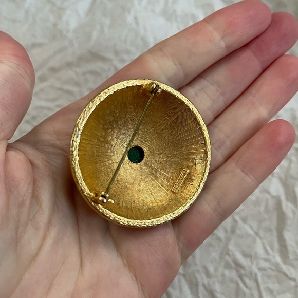 Vintage Florenza Enamel Circle Brooch. - Picture 4 of 5